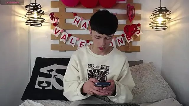 Steev_Novoa on StripChat