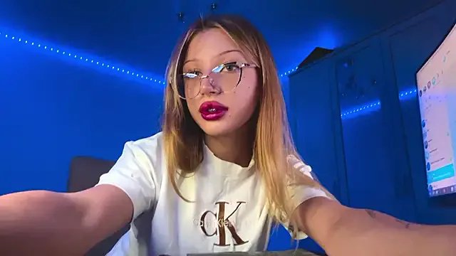 Stefifany — Show my tongue + eye contaact