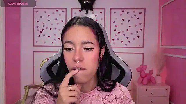 stephania_t on StripChat