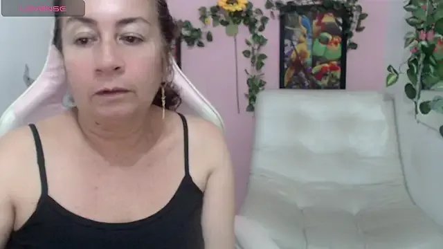 Freechat stepmother_105 on StripChat