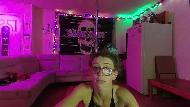 Stonermama666420 on StripChat