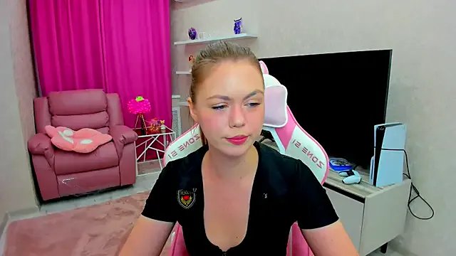 Strawberrye on StripChat