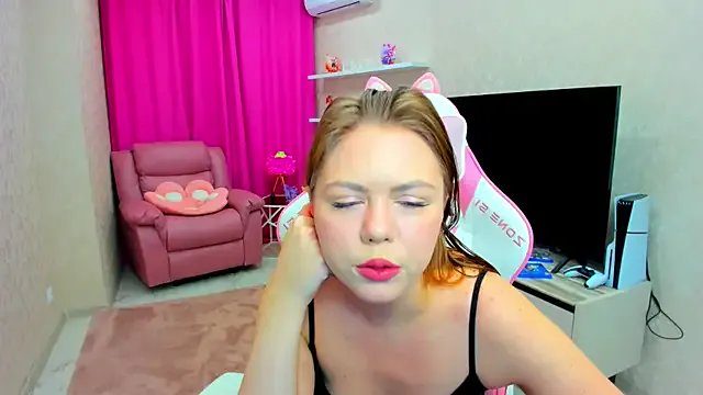 Strawberrye on StripChat