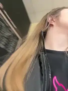 Strawberryyyyik on StripChat