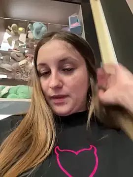 Strawberryyyyik on StripChat