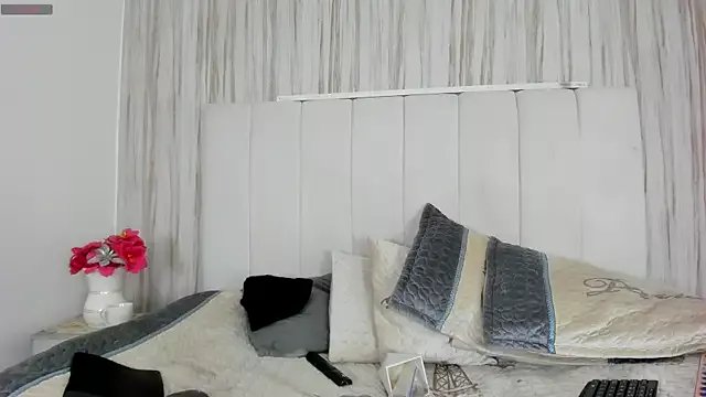 Strella_ferrera on StripChat