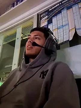 StrokingDaddy4 on StripChat