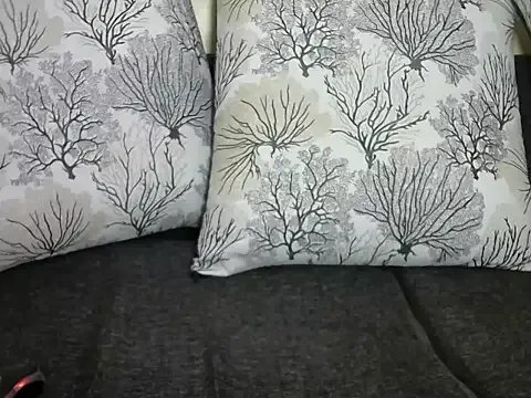 Sugarbaby32 on StripChat