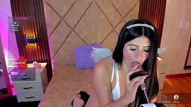 SummersAngel on StripChat