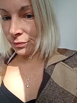 Sunny-Sin on StripChat