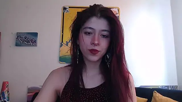 Freechat SuzzyyM on StripChat