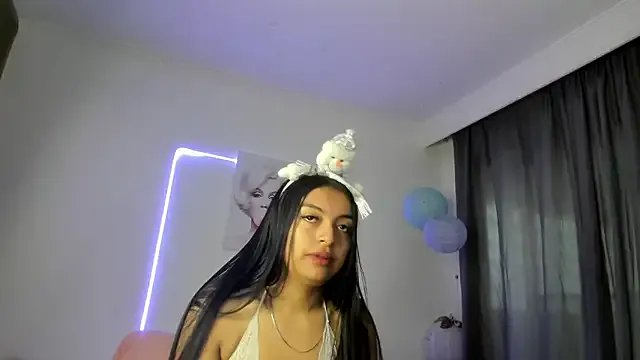 sweet_cinamon on StripChat