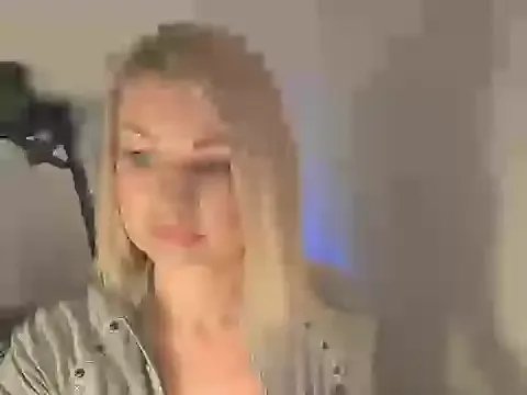 StripChat Sweet_Eira is Freechat Sweet_Eira — Slow spin around