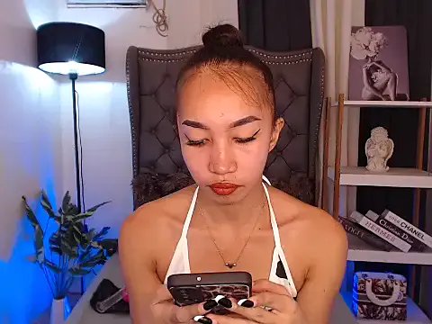 Sweet_kittyxx on StripChat