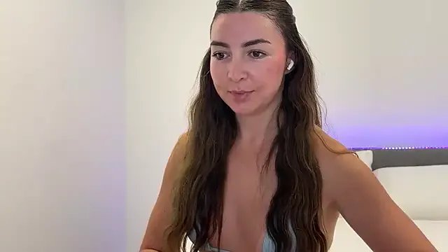 sweet_ukcassie on StripChat