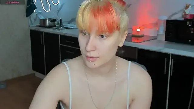 Sweet_white_chocolate on StripChat