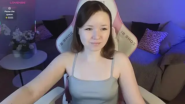 Sweetie_Hope — ass close to cam