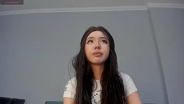 sweetmikasa on StripChat