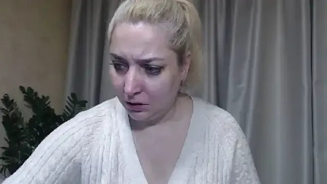 sweetpussy13 on StripChat