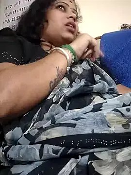 sweetqueen143 on StripChat