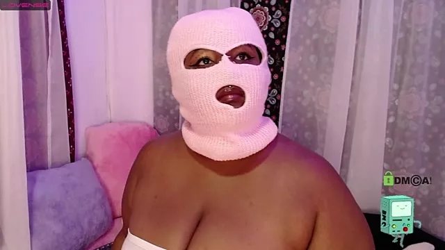 sweetRiot on StripChat