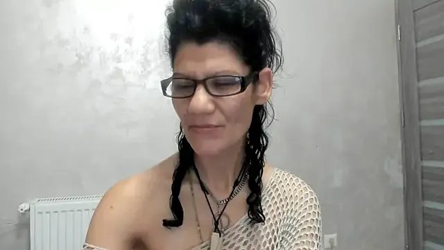 SweetSin40 on StripChat