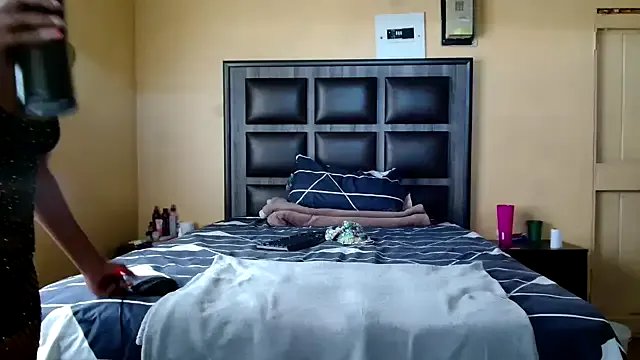 SweetSlender01 on StripChat