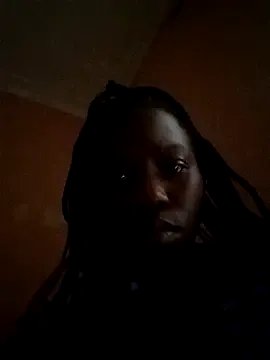 Swirly_blac on StripChat