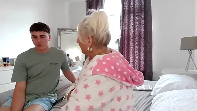 TanyaTaylor45 on StripChat