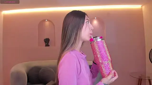 TaraLawrence on StripChat