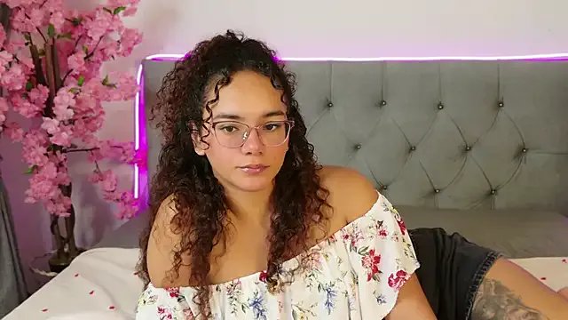 Taylor_Tina on StripChat