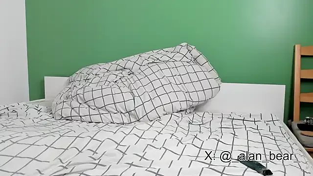 teddy_alan on StripChat