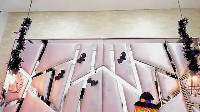 ThaliaCross on StripChat