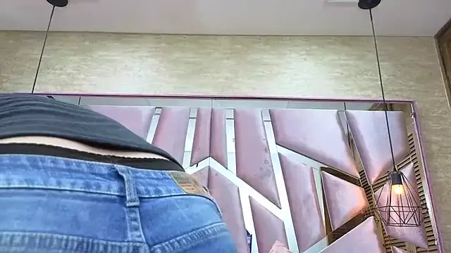 ThaliaCross on StripChat