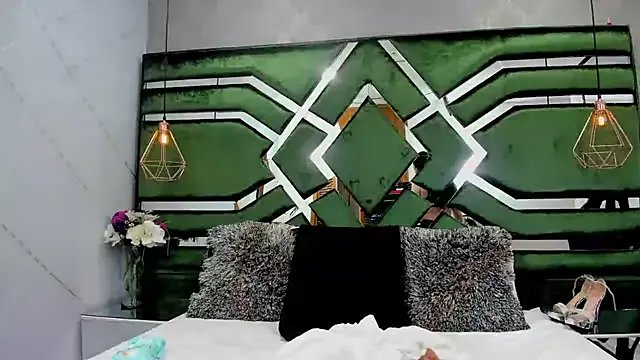 ThaliaCross on StripChat