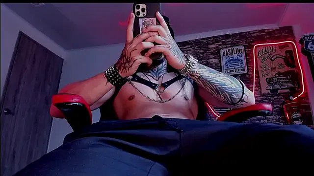 the_beast_master_ on StripChat