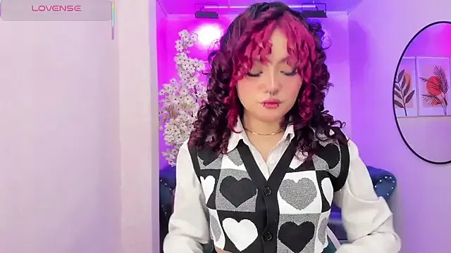 Theia_moon on StripChat