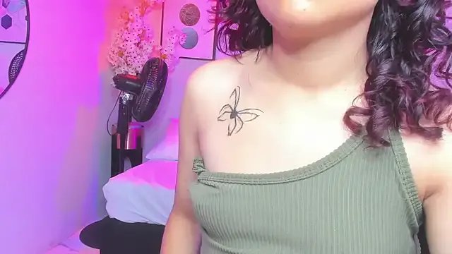 Theia_moon on StripChat