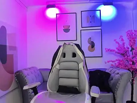 Theia_moon on StripChat