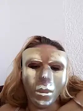 Themaskedgirl21 on StripChat