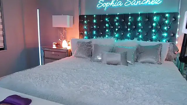 theofficialsophiasanchez — Happy Valentine's Day <3 show some love