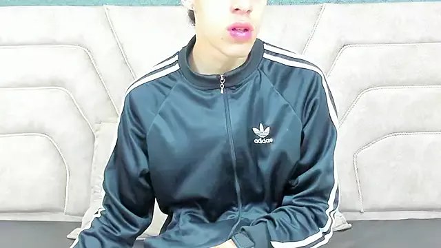 Freechat thiago19s on StripChat