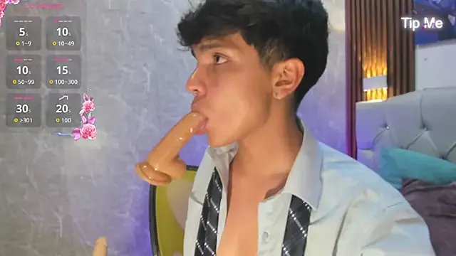 Thiago_Kozak on StripChat