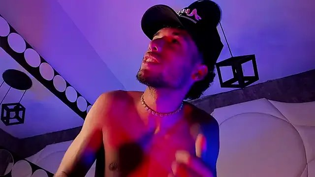 Thiagoferreti on StripChat