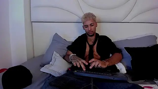 Thiagoferreti on StripChat