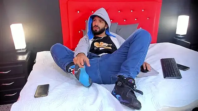 Thiagogomez on StripChat