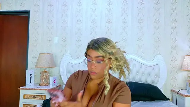 TianahGlow on StripChat