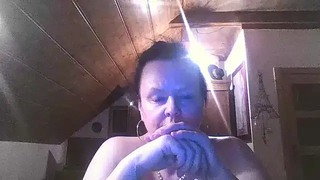 TiffanyMature on StripChat