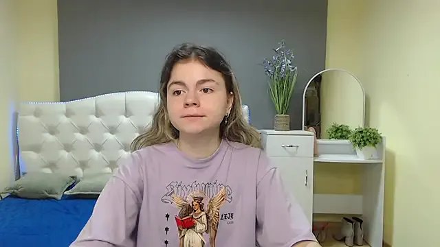 TinaRedly on StripChat