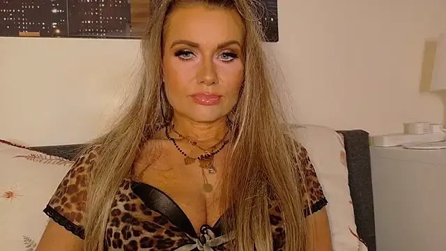 Tinkerbell822 on StripChat